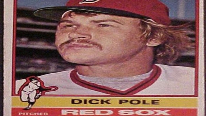 Dick Pole (bóng chày). Điều gây cười nằm ở chỗ cả tên lẫn họ của cầu thủ này đều là từ lóng chỉ… “cái ấy” của đàn ông (!).